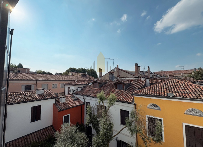 Un angolo di charme nel cuore antico di Padova

Tra le vie silenziose e cariche di storia che col...