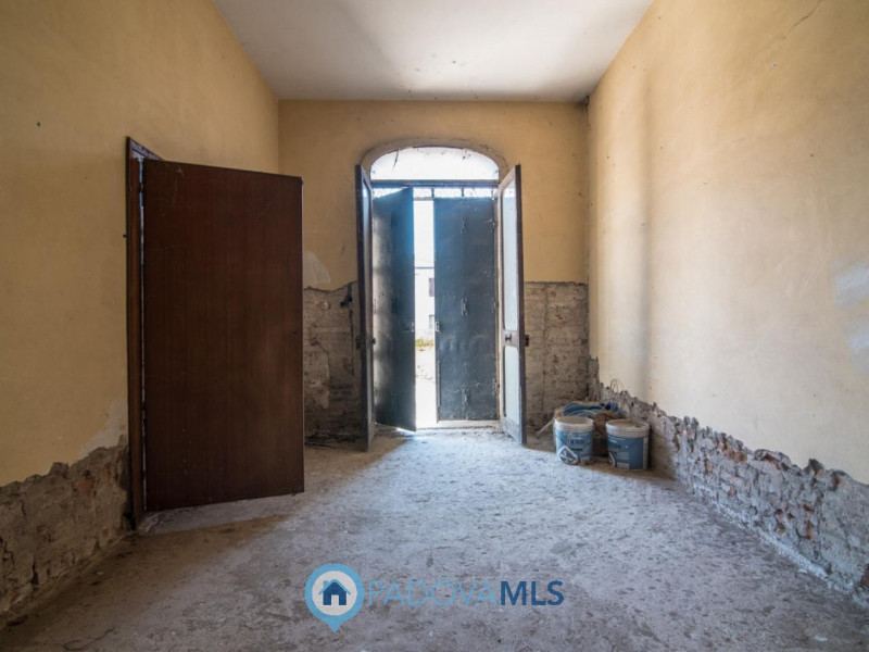 Immobile in esclusiva al Gruppo Padova MLS
Battaglia Terme, nel centro storico del paese, con sug...