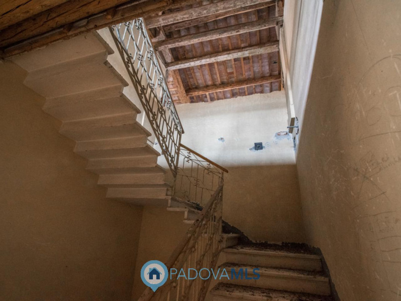 Immobile in esclusiva al Gruppo Padova MLS
Battaglia Terme, nel centro storico del paese, con sug...