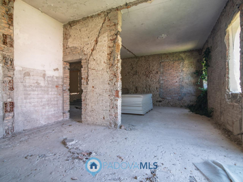 Immobile in esclusiva al Gruppo Padova MLS
Battaglia Terme, nel centro storico del paese, con sug...