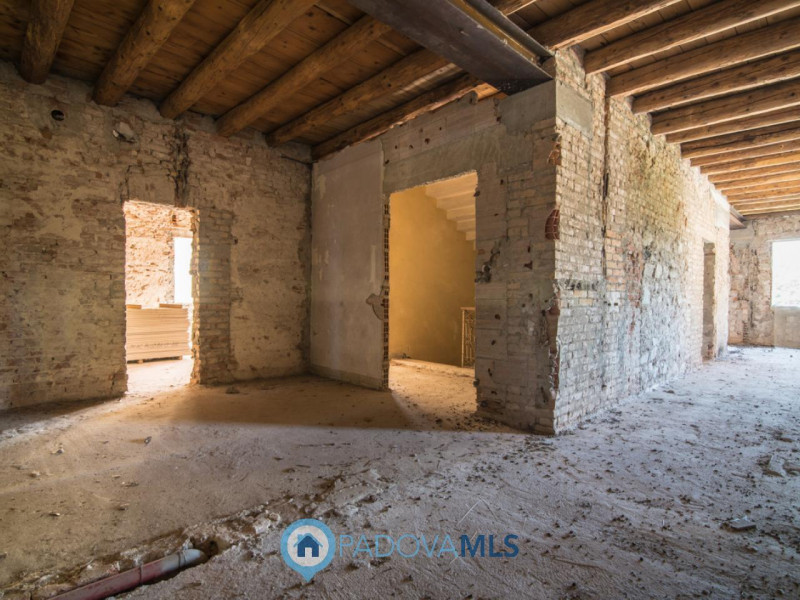 Immobile in esclusiva al Gruppo Padova MLS
Battaglia Terme, nel centro storico del paese, con sug...