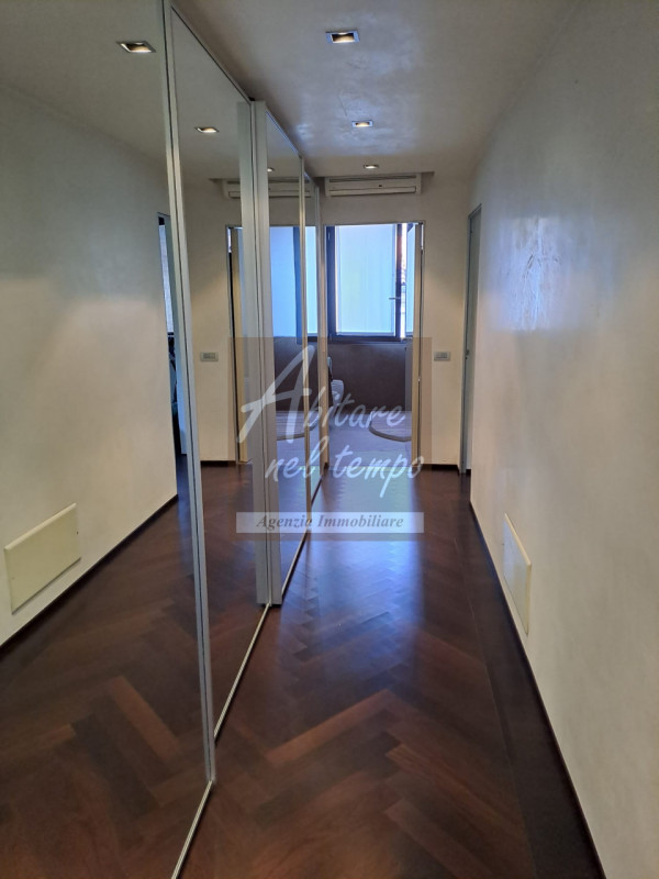 CITTADELLA (PD) - CENTRO STORICO

Attico bicamere con vista sulle Mura Storiche di Cittadella:

I...