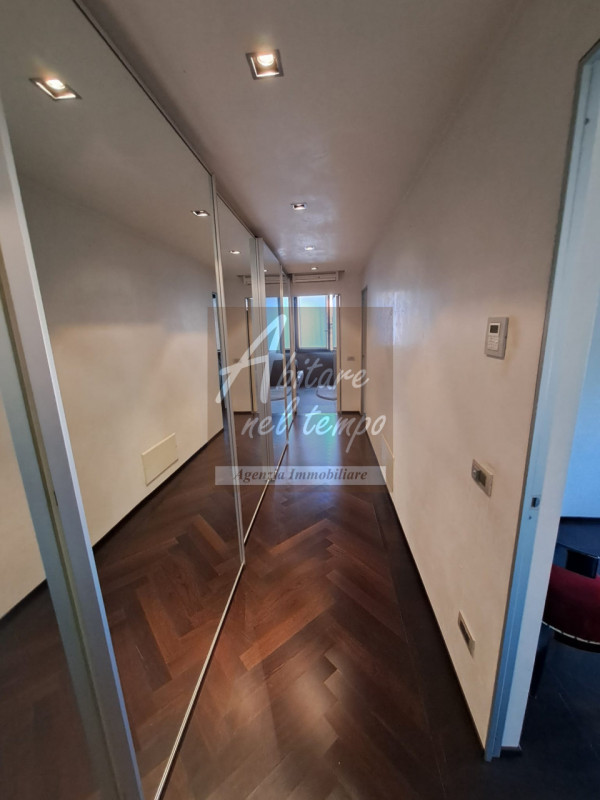 CITTADELLA (PD) - CENTRO STORICO

Attico bicamere con vista sulle Mura Storiche di Cittadella:

I...