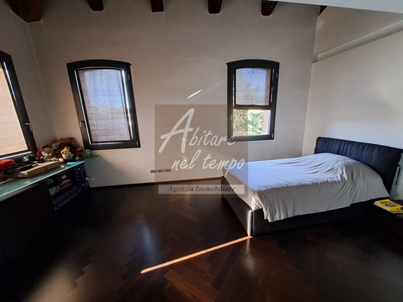 CITTADELLA (PD) - CENTRO STORICO

Attico bicamere con vista sulle Mura Storiche di Cittadella:

I...