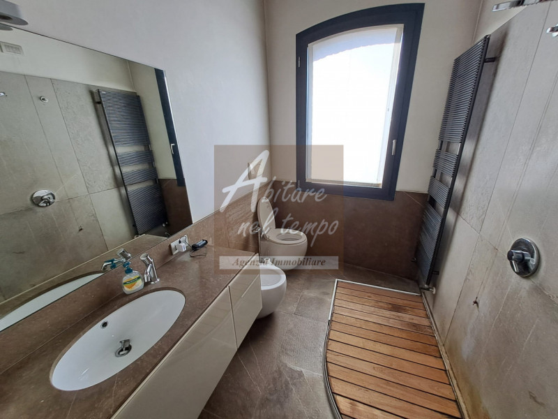 CITTADELLA (PD) - CENTRO STORICO

Attico bicamere con vista sulle Mura Storiche di Cittadella:

I...