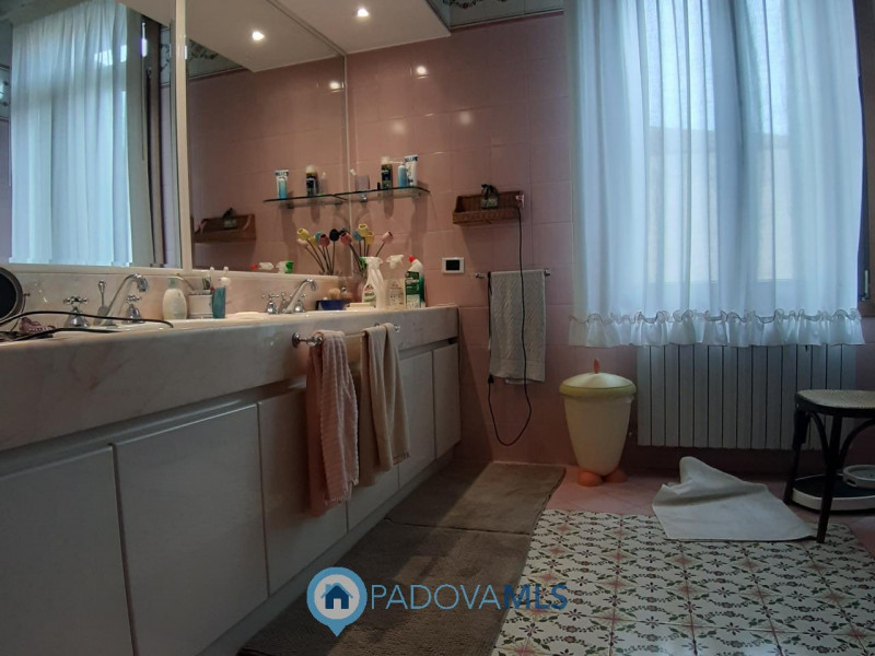 Immobile in esclusiva al Gruppo Padova MLS
Nel cuore del centro storico di Monselice, proponiamo ...