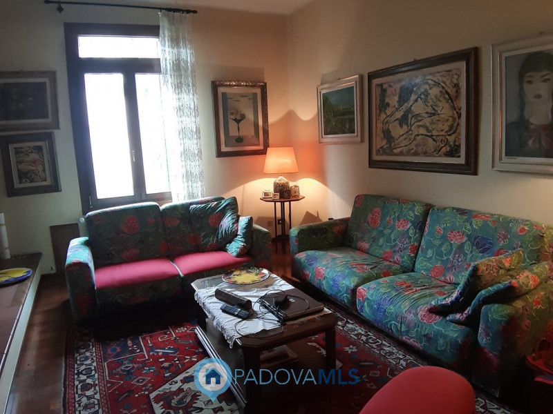 Immobile in esclusiva al Gruppo Padova MLS
Nel cuore del centro storico di Monselice, proponiamo ...