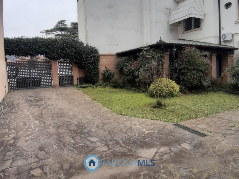 Immobile in esclusiva al Gruppo Padova MLS
Nel cuore del centro storico di Monselice, proponiamo ...