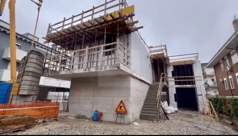 SANT' OSVALDO - PADOVA

All'interno di un raffinato complesso residenziale di 3 unità, proponiamo...