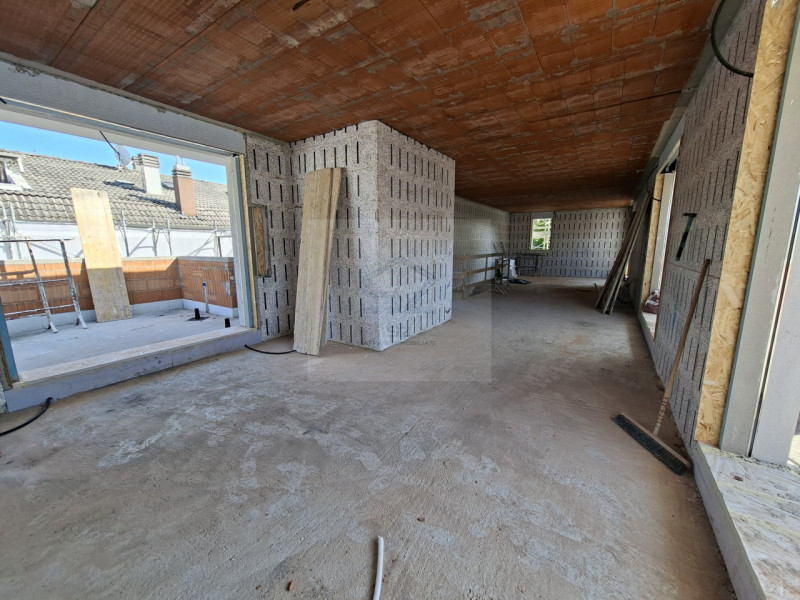 SANT' OSVALDO - PADOVA 

In una delle zone più servite e strategiche di Padova, a pochi passi dal...