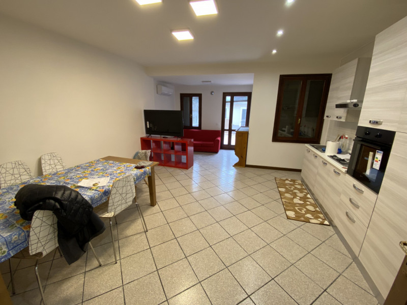 PER STUDENTI UNIVERSITARI E LAVORATORI via Belzoni: In zona comoda agli ospedali e alle universit...