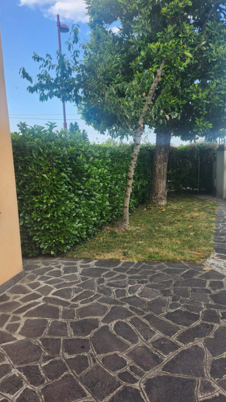 Sarmeola di Rubano: porzione di bifamiliare da ristrutturare di circa 97 mq. calpestabili abitati...