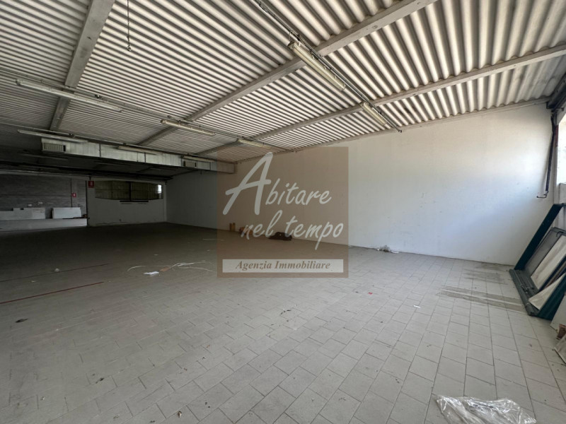 ZONA CITTADELLA (PD)

Proponiamo in locazione un capannone artigianale di 1400mq sito in zona ind...