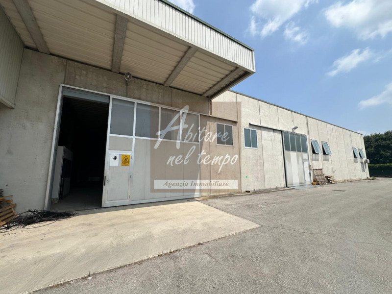 ZONA CITTADELLA (PD)

Proponiamo in locazione un capannone artigianale di 1400mq sito in zona ind...