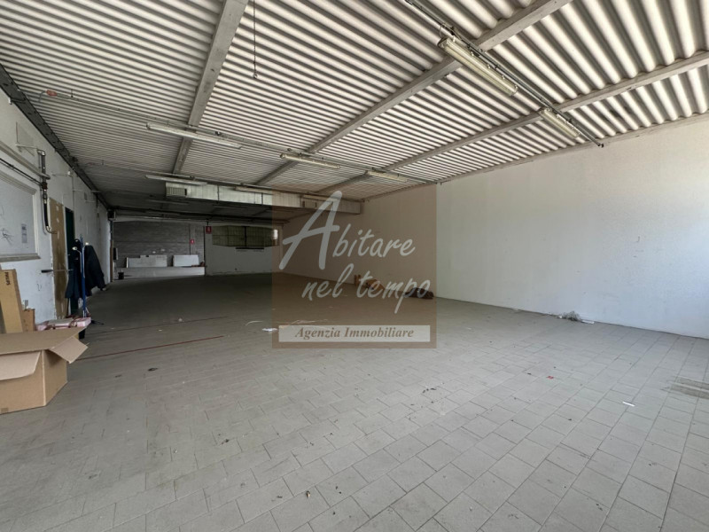 ZONA CITTADELLA (PD)

Proponiamo in locazione un capannone artigianale di 1400mq sito in zona ind...