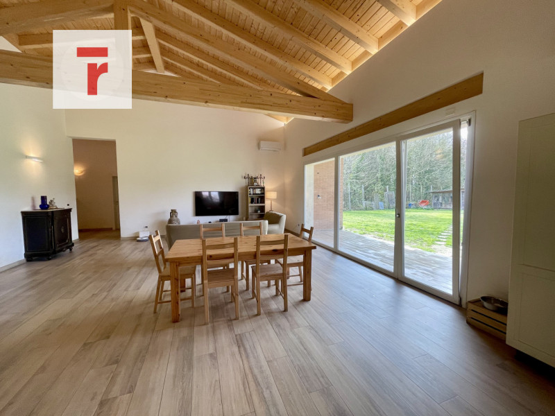 Nelle campagne nelle vicinanze di Brugine, proponiamo casa di campagna di nuova costruzione con t...