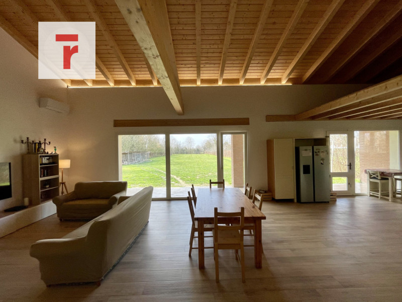 Nelle campagne nelle vicinanze di Brugine, proponiamo casa di campagna di nuova costruzione con t...