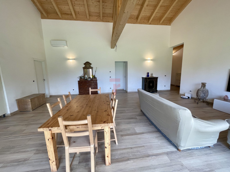 Nella tranquilla campagna di Legnaro, in posizione strategica tra Legnaro, Polverara, Brugine e V...