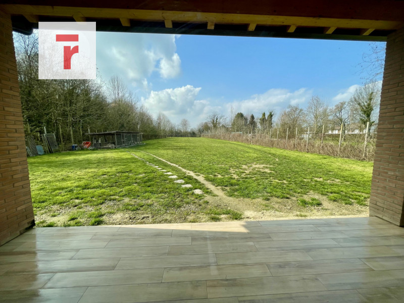 Nelle campagne nelle vicinanze di Brugine, proponiamo casa di campagna di nuova costruzione con t...