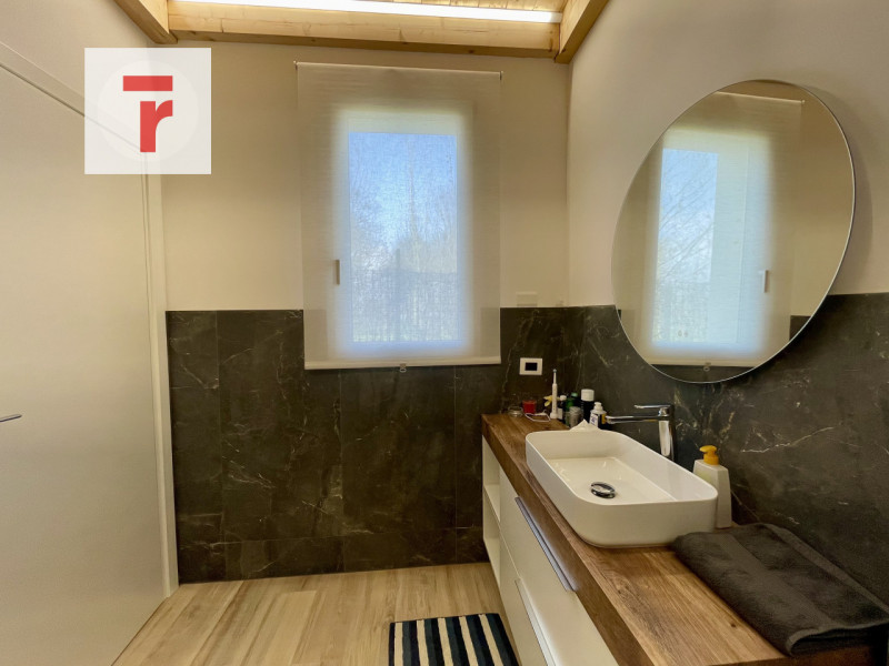 Nelle campagne nelle vicinanze di Brugine, proponiamo casa di campagna di nuova costruzione con t...