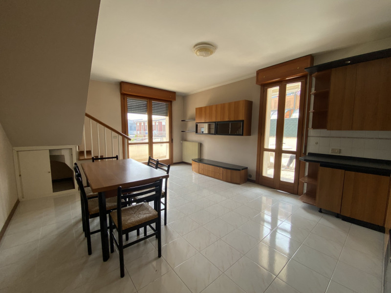 Montegrotto Terme centro Appartamento su due livelli con grande terrazzo soggiorno ampio con ango...