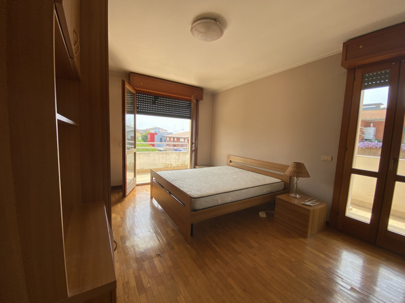 Montegrotto Terme centro Appartamento su due livelli con grande terrazzo soggiorno ampio con ango...