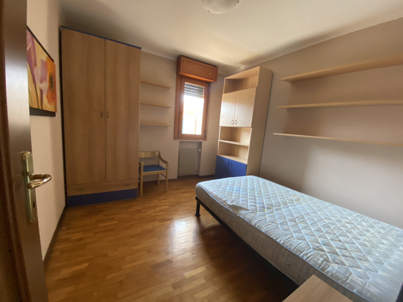 Montegrotto Terme centro Appartamento su due livelli con grande terrazzo soggiorno ampio con ango...