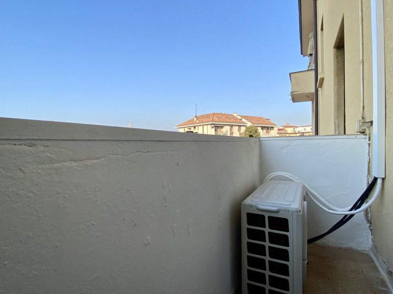 Nel cuore di Vicenza, nel quartiere di San Bortolo, adiacente all'ospedale e comodo al centro, vi...