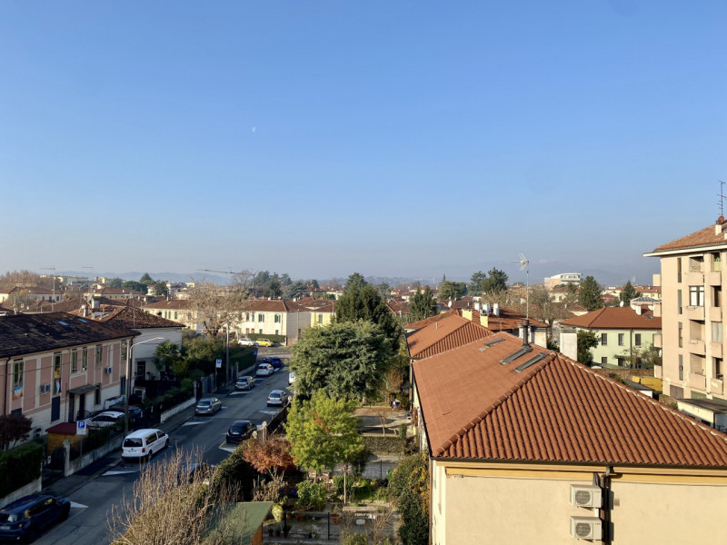 Nel cuore di Vicenza, nel quartiere di San Bortolo, adiacente all'ospedale e comodo al centro, vi...