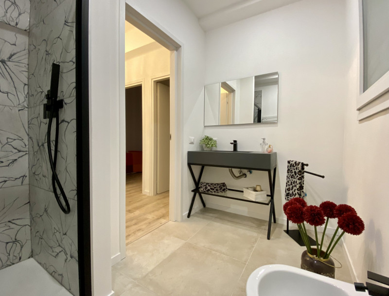 Nel cuore di Vicenza, nel quartiere di San Bortolo, adiacente all'ospedale e comodo al centro, vi...