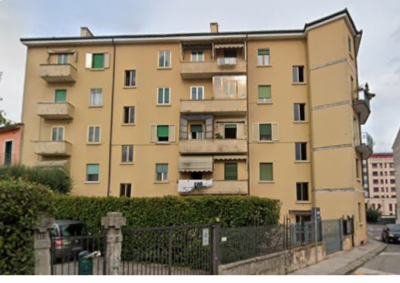 Nel cuore di Vicenza, nel quartiere di San Bortolo, adiacente all'ospedale e comodo al centro, vi...