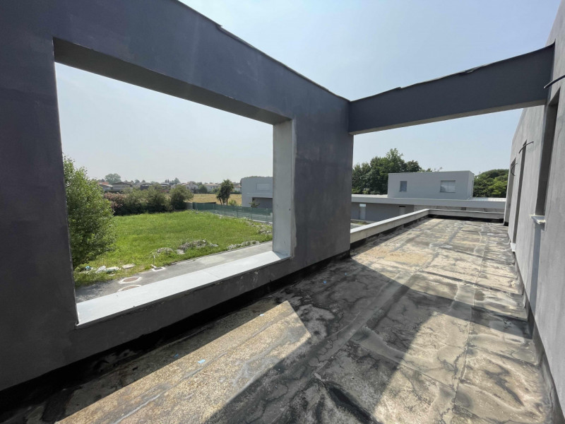 Splendida villa bifamiliare ad uso abitativo situata nel comune di Selvazzano Dentro, nella provi...