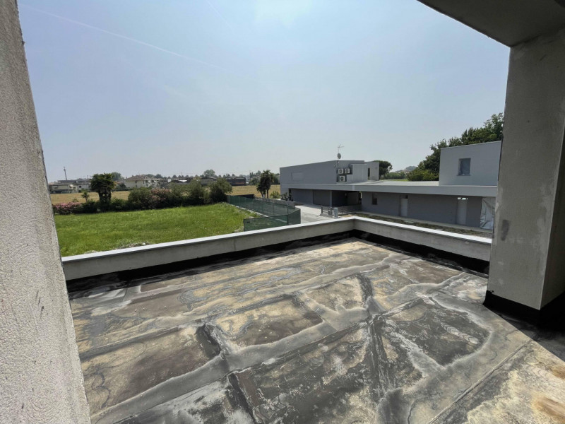 Splendida villa bifamiliare ad uso abitativo situata nel comune di Selvazzano Dentro, nella provi...