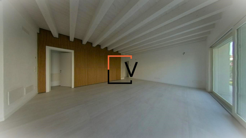 V385 - Proponiamo in vendita nella splendida zona di via F. Barbiero, a soli cinque minuti a pien...