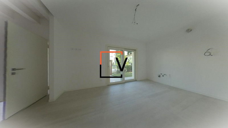 V385 - Proponiamo in vendita nella splendida zona di via F. Barbiero, a soli cinque minuti a pien...