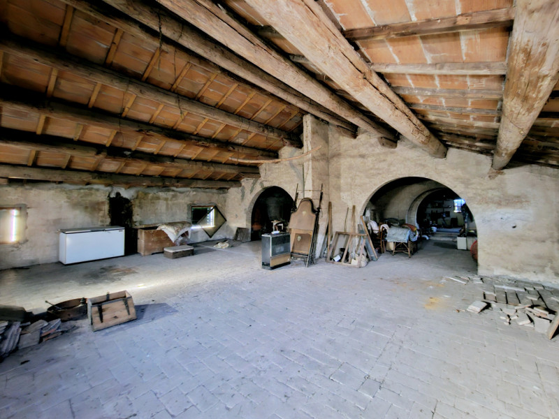 Proponiamo in vendita a Este, in una zona che permette di raggiungerne facilmente il centro, eleg...