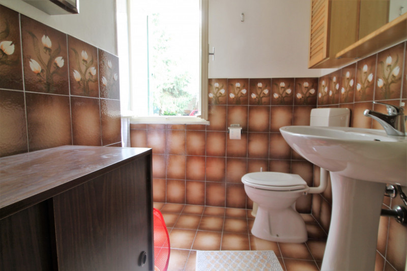 Casa accostata ma con ingresso indipendente e giardino privato ai piedi dei Colli.

- La casa è d...