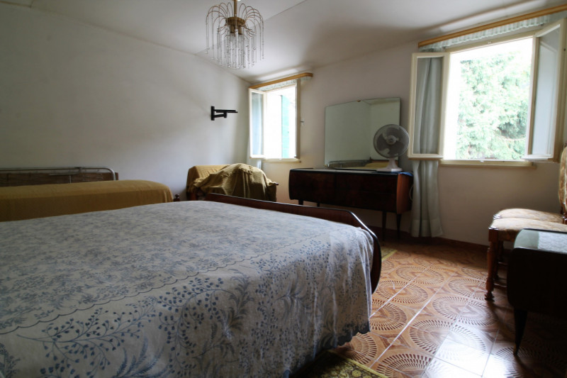 Casa accostata ma con ingresso indipendente e giardino privato ai piedi dei Colli.

- La casa è d...