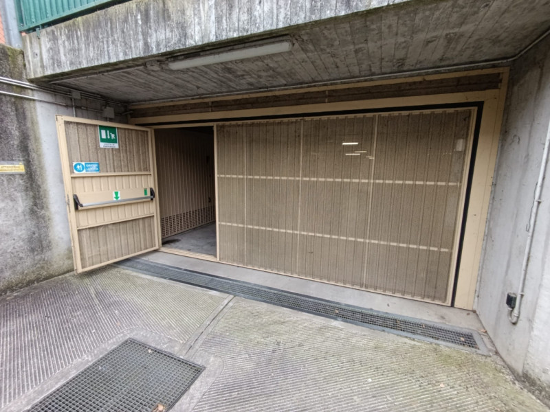 ARSEGO: In zona residenziale centrale, comodissimo a tutti i servizi del quartiere, si propone in...