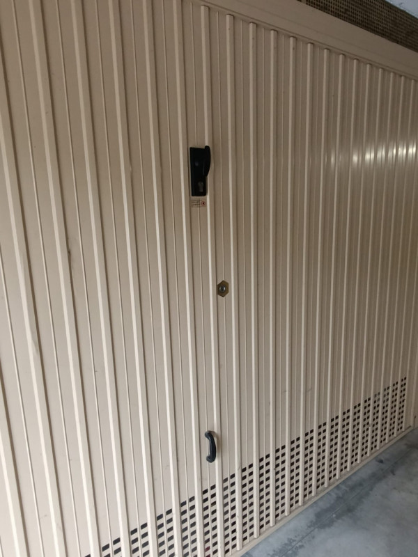 ARSEGO: In zona residenziale centrale, comodissimo a tutti i servizi del quartiere, si propone in...