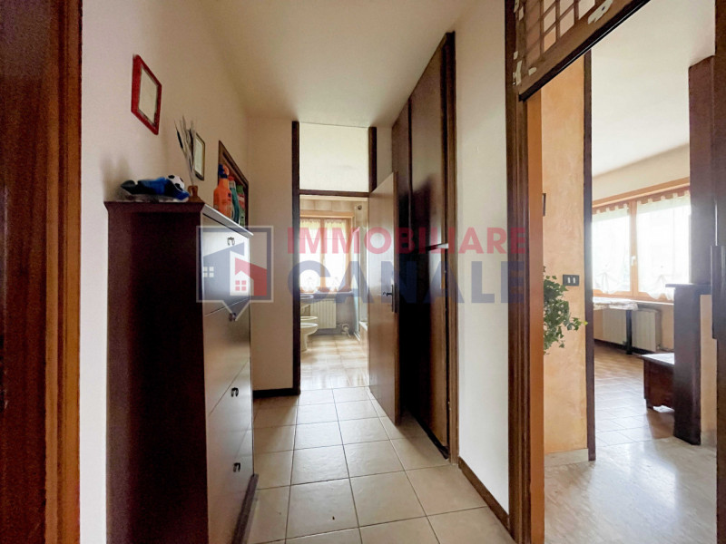 Scoprite questa affascinante casa singola terratetto situata nel cuore di Piovene Rocchette, una ...