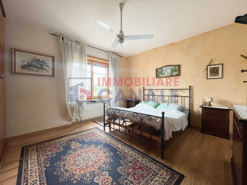 Scoprite questa affascinante casa singola terratetto situata nel cuore di Piovene Rocchette, una ...