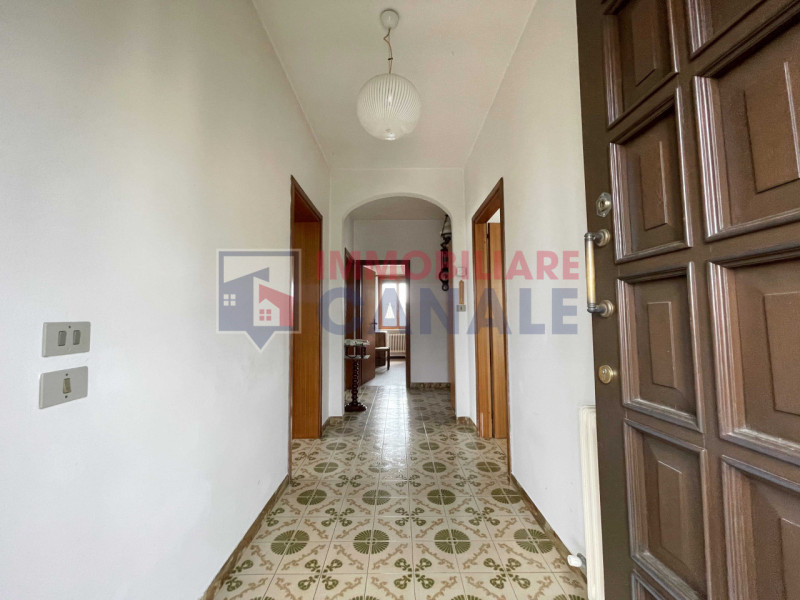 Scoprite questa affascinante casa singola terratetto situata nel cuore di Piovene Rocchette, una ...