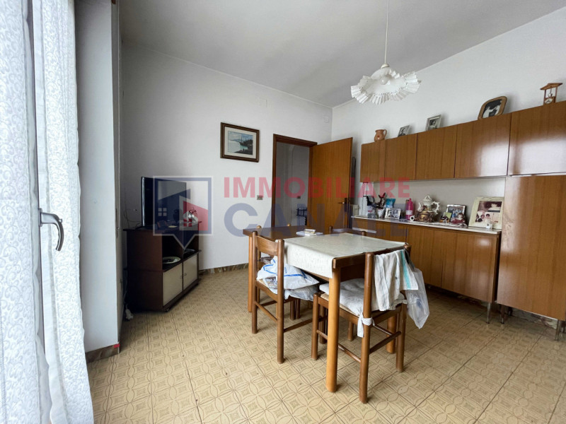 Scoprite questa affascinante casa singola terratetto situata nel cuore di Piovene Rocchette, una ...