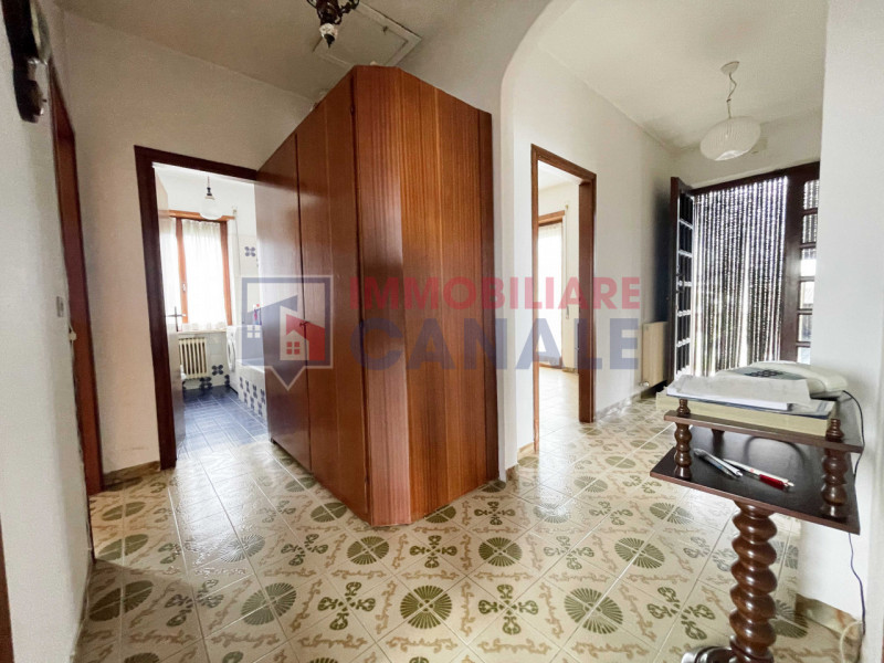 Scoprite questa affascinante casa singola terratetto situata nel cuore di Piovene Rocchette, una ...