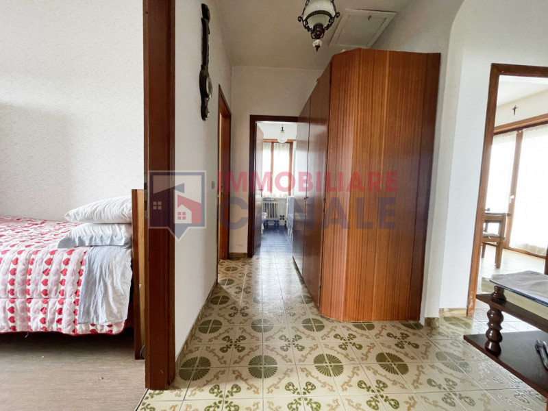 Scoprite questa affascinante casa singola terratetto situata nel cuore di Piovene Rocchette, una ...