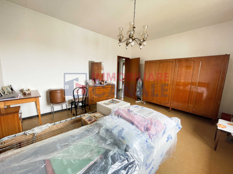 Scoprite questa affascinante casa singola terratetto situata nel cuore di Piovene Rocchette, una ...