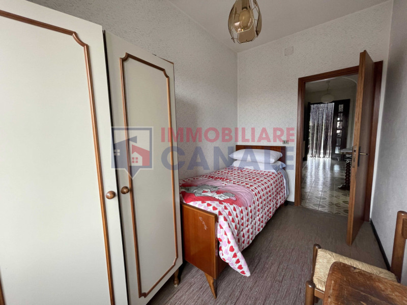 Scoprite questa affascinante casa singola terratetto situata nel cuore di Piovene Rocchette, una ...