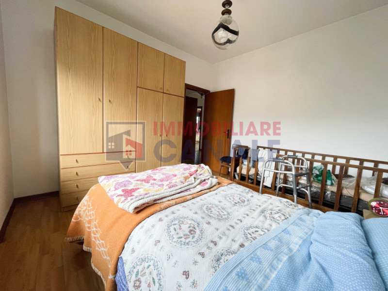 Scoprite questa affascinante casa singola terratetto situata nel cuore di Piovene Rocchette, una ...