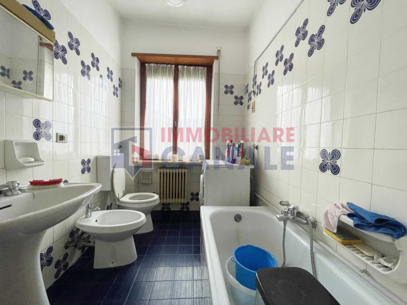 Scoprite questa affascinante casa singola terratetto situata nel cuore di Piovene Rocchette, una ...